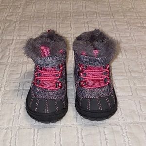 Snow boots